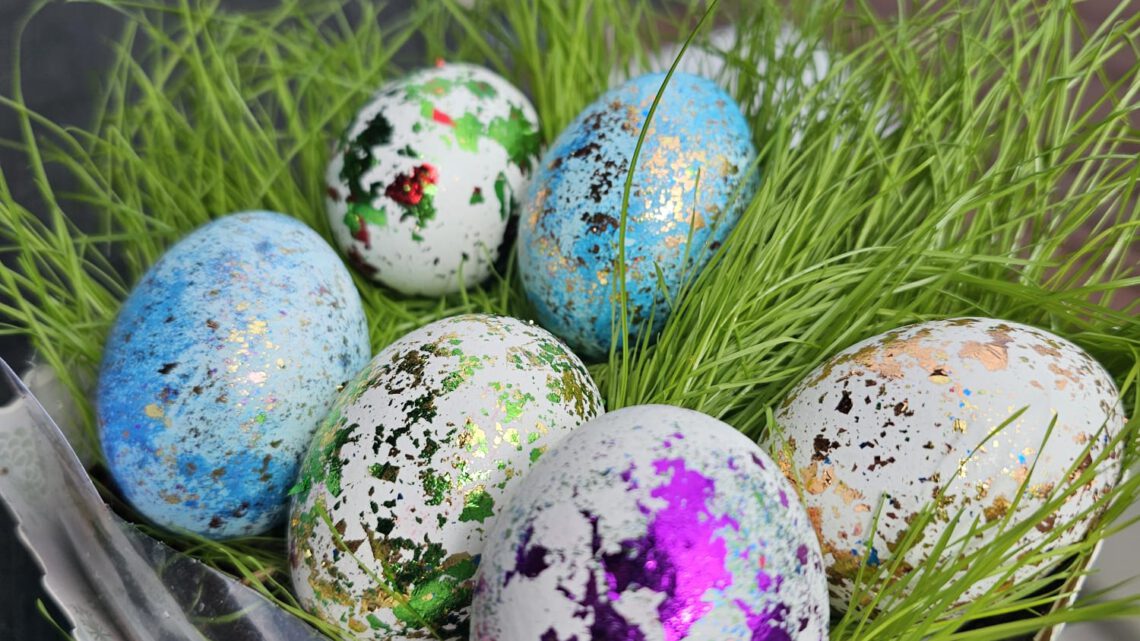 Ostereier veredeln mit Blattgold – einfache DIY-Idee mit Wow-Effekt