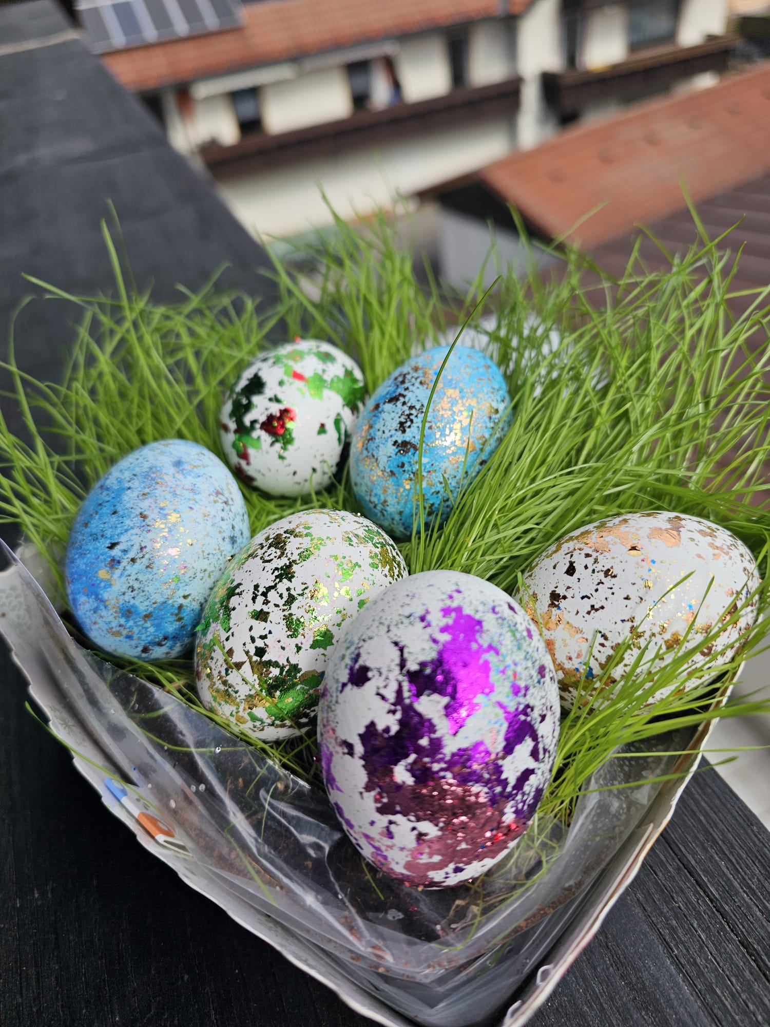 Ostereier veredeln mit Blattgold – einfache DIY-Idee mit Wow-Effekt