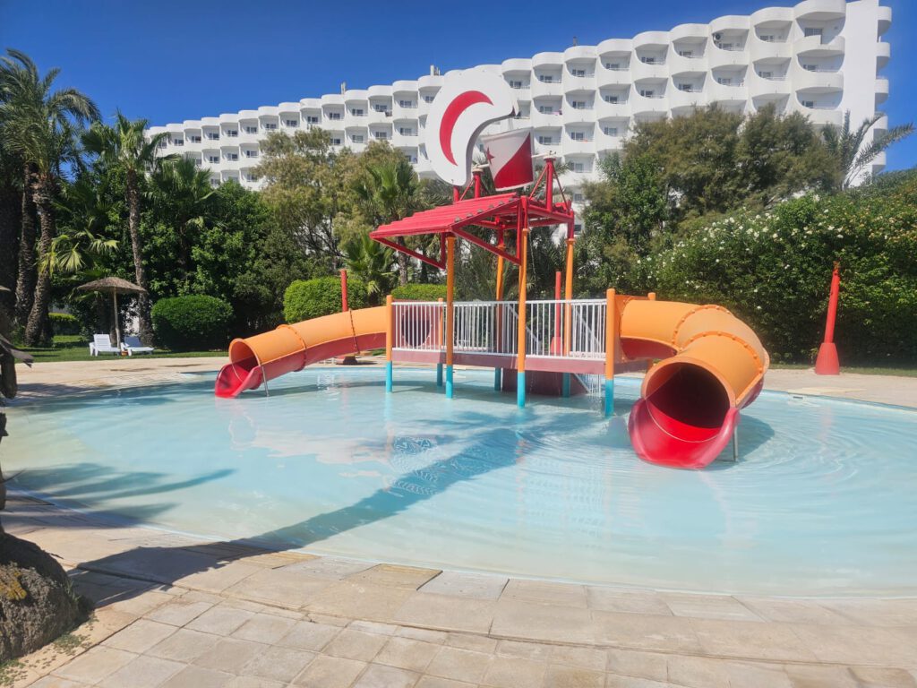 Sahara Beach AquaPark Tunesien – persönliche Eindrücke von unserem Familienurlaub mit fünf Kindern. Aquapark, Pools, Strand, Meer, Animation, Colour Party und Reitstall im All Inclusive Familienhotel in Monastir.